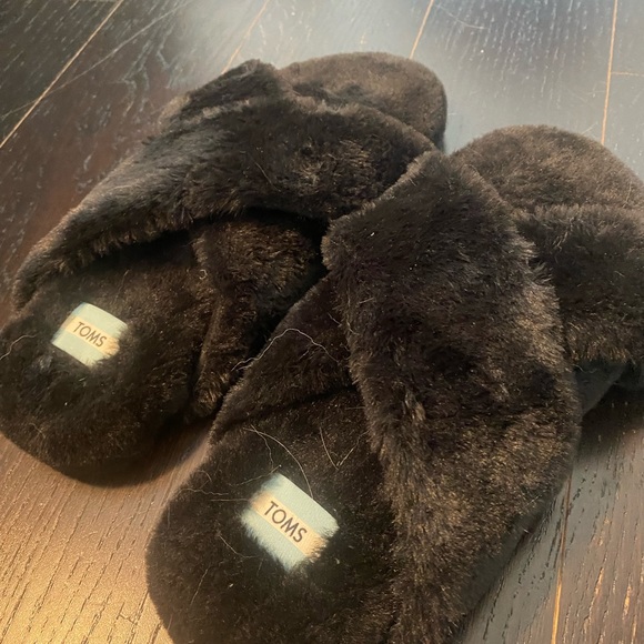 Brand New Toms Slippers - Picture 3 of 3